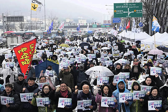 South Korean Authorities Debate Tougher Measures To Detain Impeached President