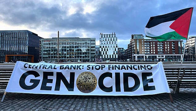 Protesters Target Central Bank Over Sale Of Israel Bonds In Eu