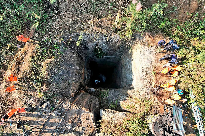 Divers Retrieve Body In Search For Miners Trapped In Flooded Shaft