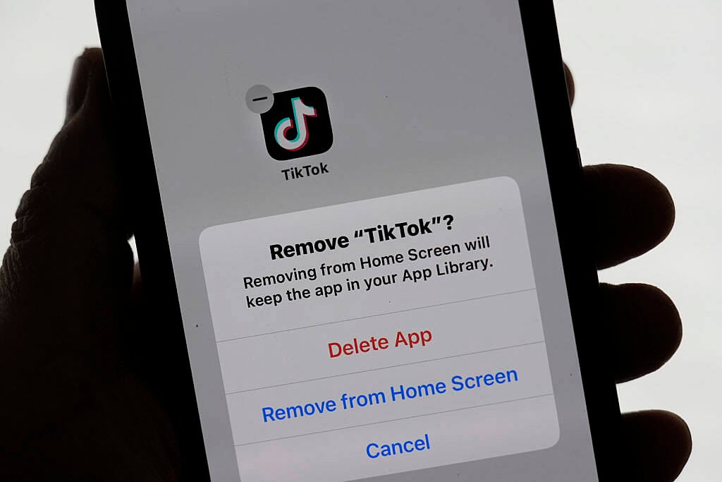 Trump says he will ‘most likely’ give TikTok a 90-day extension to avoid US ban | BreakingNews.ie