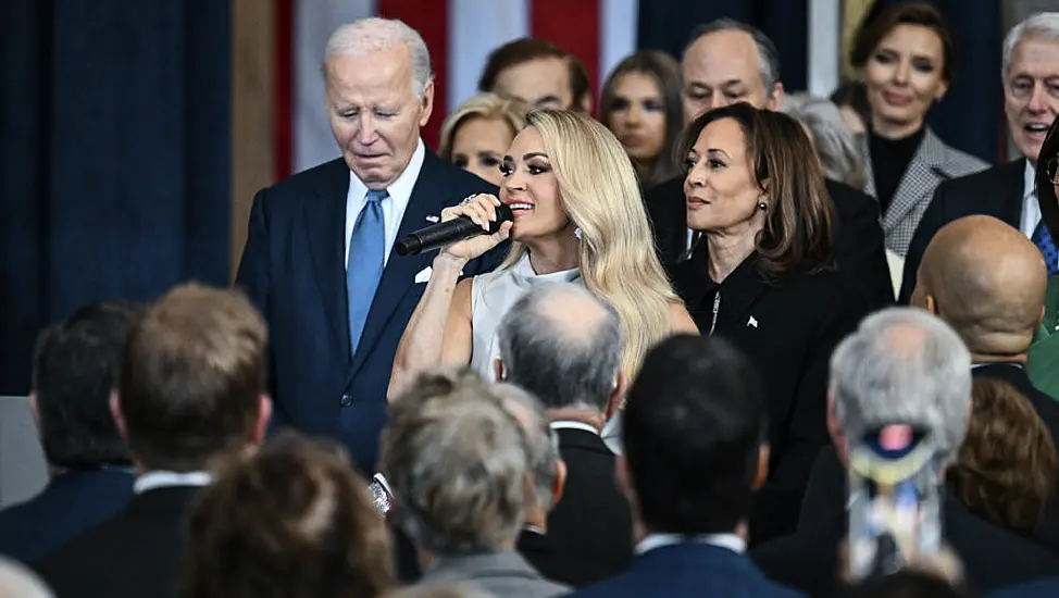 Carrie Underwood Performs Acapella After Technical Glitch At Trump Inauguration