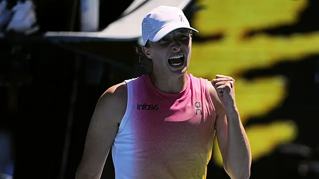 Dominant Iga Swiatek Cruises Into Australian Open Semi-Finals