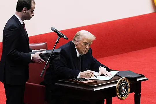 Judge Temporarily Blocks Trump’s Executive Order Ending Birthright Citizenship