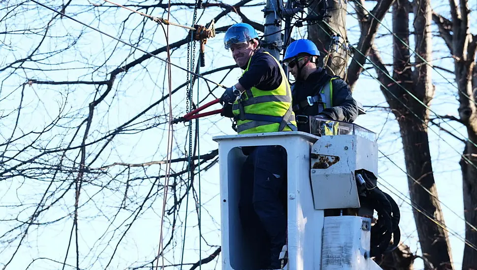 Storm Éowyn: Esb Making Progress But 76,000 Still Without Power