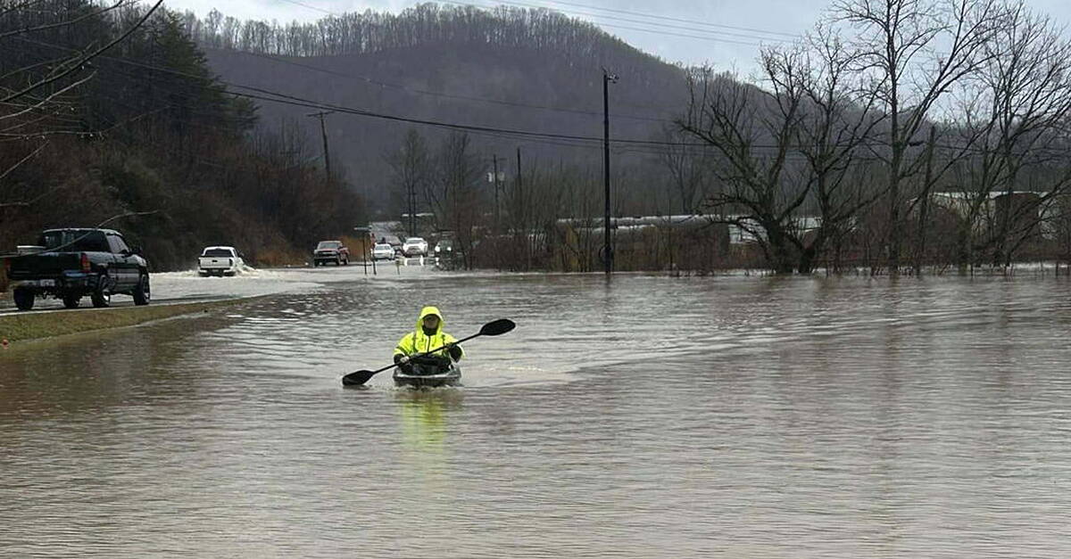 At least nine dead as parts of the US are hit by severe weather