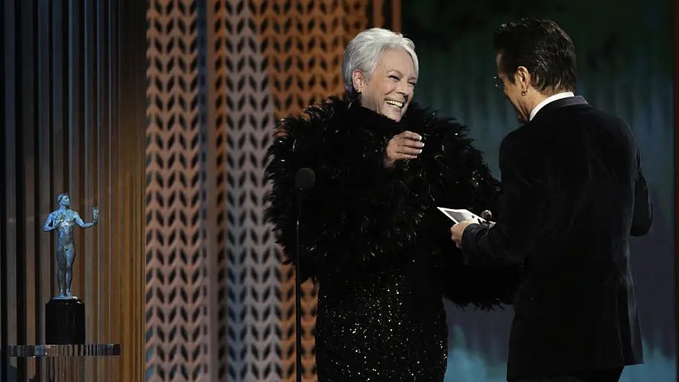 Jamie Lee Curtis Presents Sag Prize To Colin Farrell, Saying He Gave Her Covid