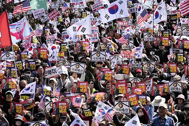 Huge Crowds March In Rallies For And Against South Korea’s Impeached President
