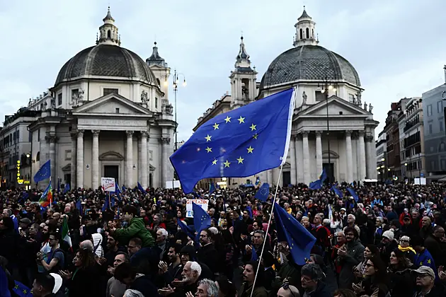 Tens Of Thousands Join Pro-Europe Rally In Rome, Amid Worries Over Rearmament