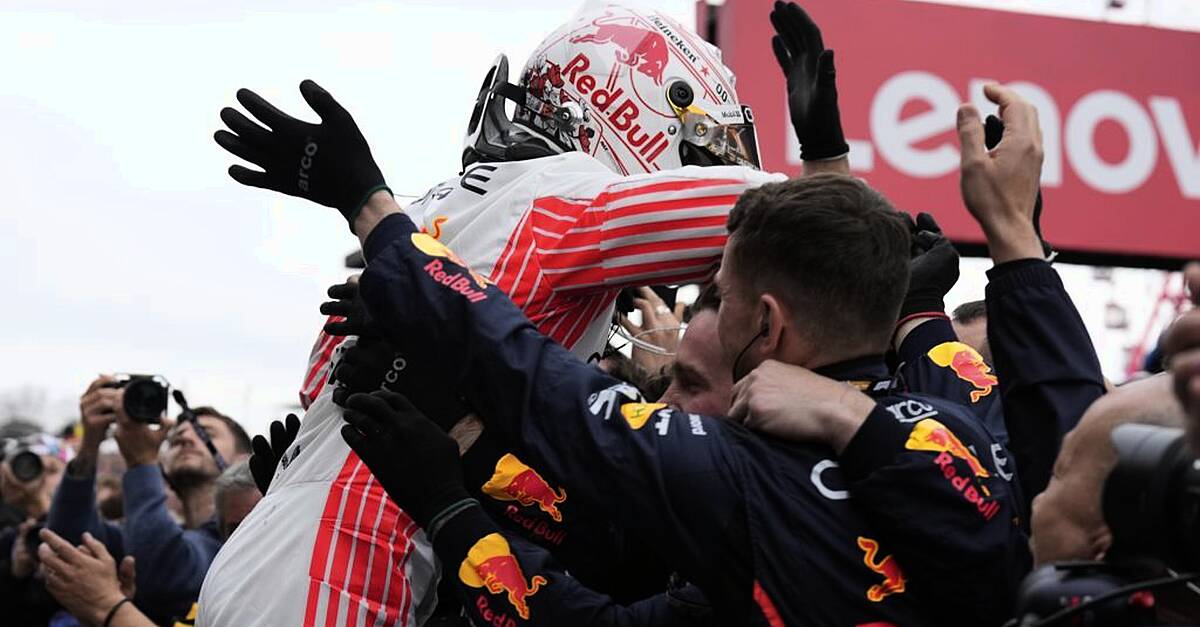 Max Verstappen wins Japanese Grand Prix after pit-lane tussle with Lando Norris