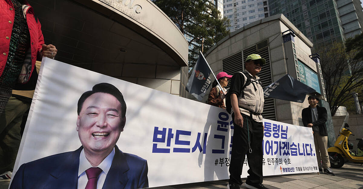 Ousted South Korean leader greets supporters as he leaves presidential residence