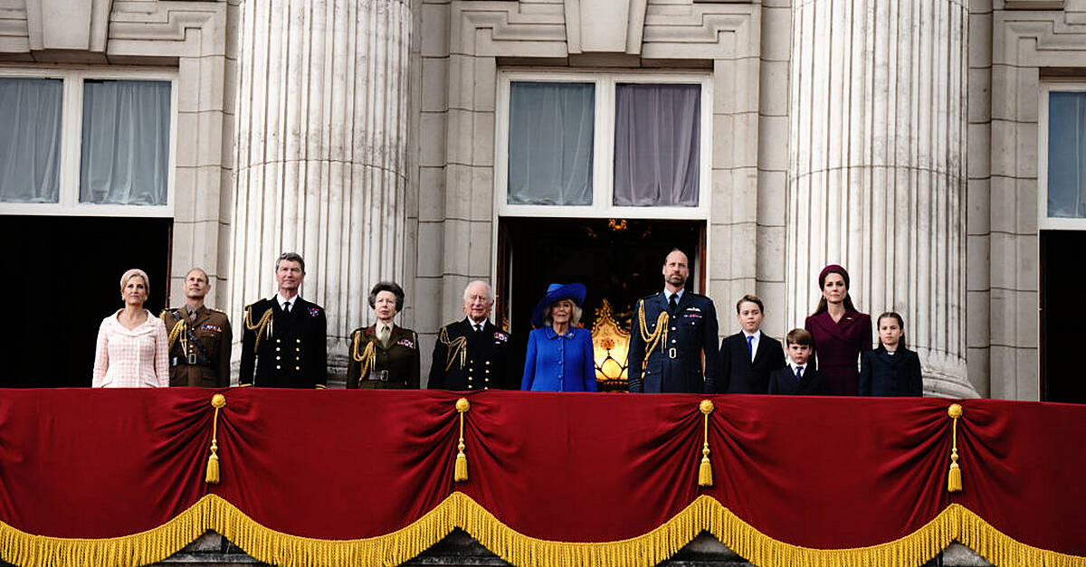 Buckingham Palace’s famous balcony hosted the British royal family’s VE