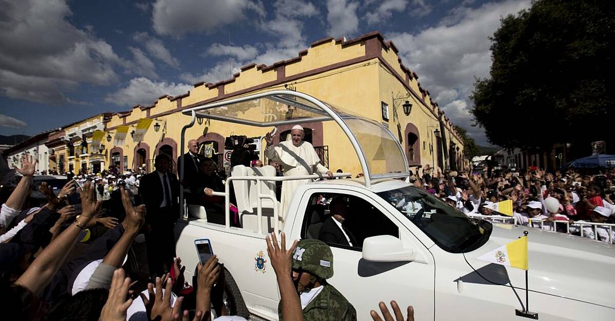 Папа Франциск дари Popemobile, за да бъде мобилен здравен отдел за деца от Газа 
