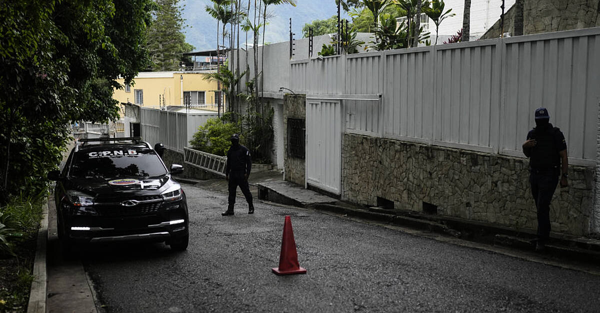 Venezuela denies that opposition members left country under rescue operation