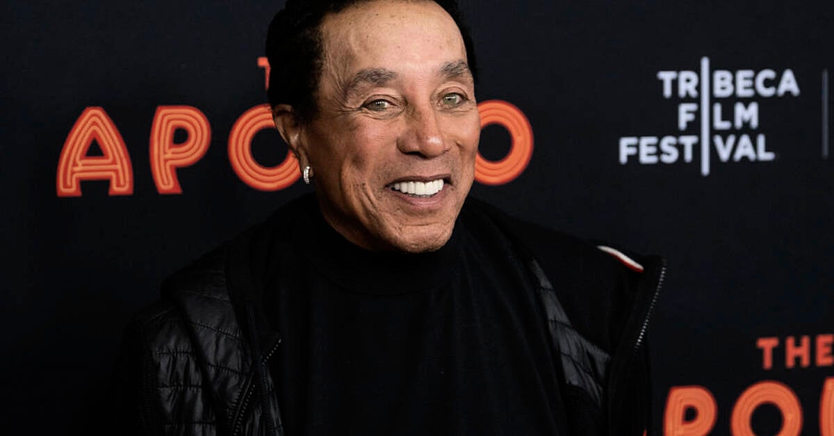 Адвокатът на Smokey Robinson казва, че обвиненията за изнасилване срещу него са „гнусни и неверни“ 