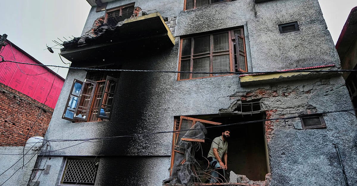 Indian and Pakistan troops swap intense artillery fire overnight