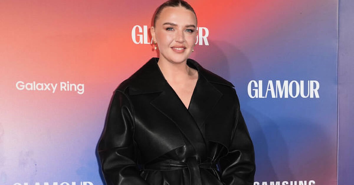 Самочувствието казва, че е „удобно споделяне“ на състава на Glastonbury с Kneecap 