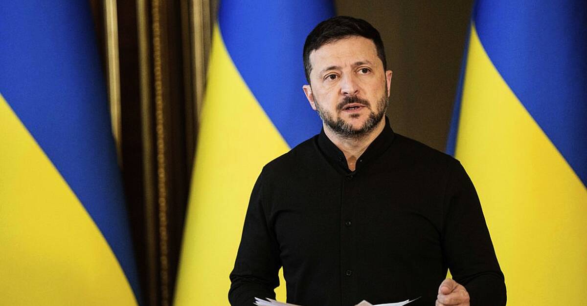 Украинският президент Володимир Зеленски е заявил че изпраща екип ръководен