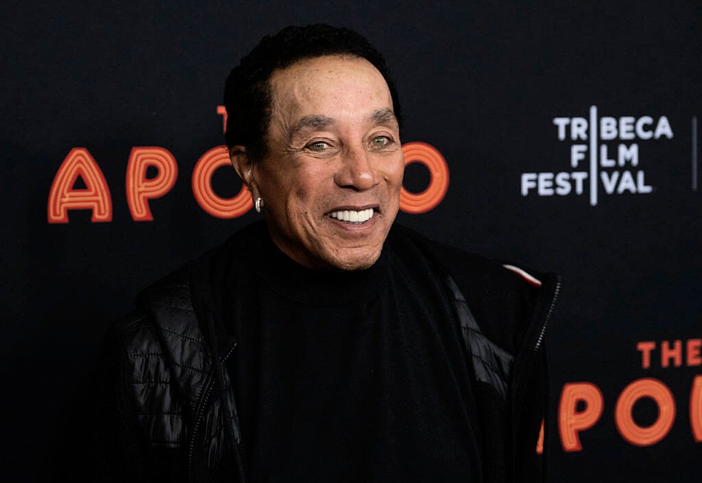Tá na póilíní ag oscailt imscrúdú coiriúil ar éigniú in aghaidh Smokey Robinson | Breaknews.ie Tá na póilíní ag oscailt imscrúdú coiriúil ar éigniú in aghaidh Smokey Robinson | Breaknews.ie