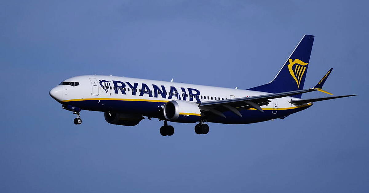 Ryanair изисква персоналът на кабинния екипаж за връщане на заплащане на фона на спора за испанския съюз 
