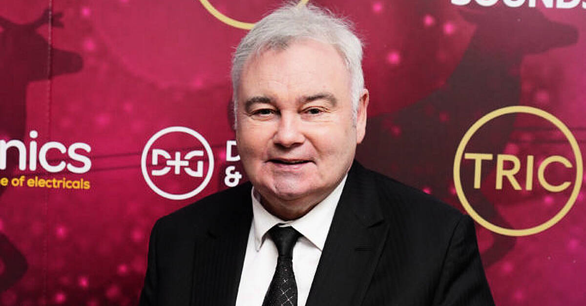 Eamonn Holmes на GB News се чувства „възпален“, след като падна от стола на живо в ефир 