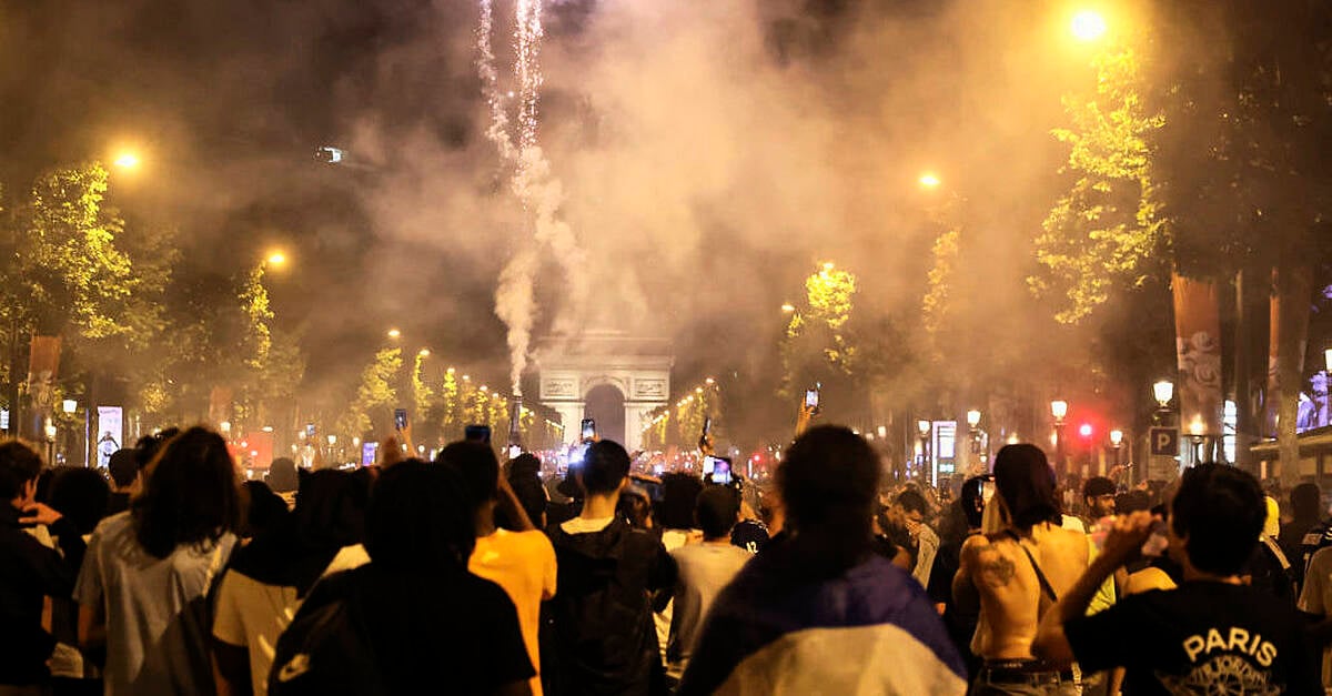 Paris St Germain victory parade in Paris to go ahead despite clashes with police