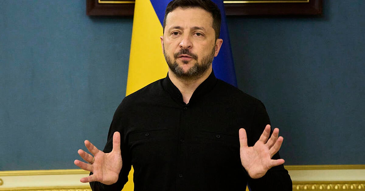 Украйна казва, че е унищожил повече от 40 военни самолети при атака на дронове в Русия 