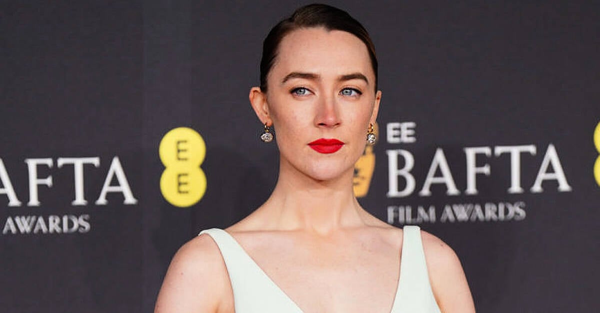 Saoirse Ronan Stars in New Talking Heads Музикално видео 