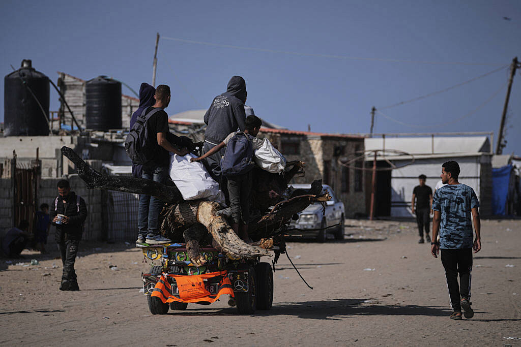 Five killed by Israeli fire near aid point, Palestinians say