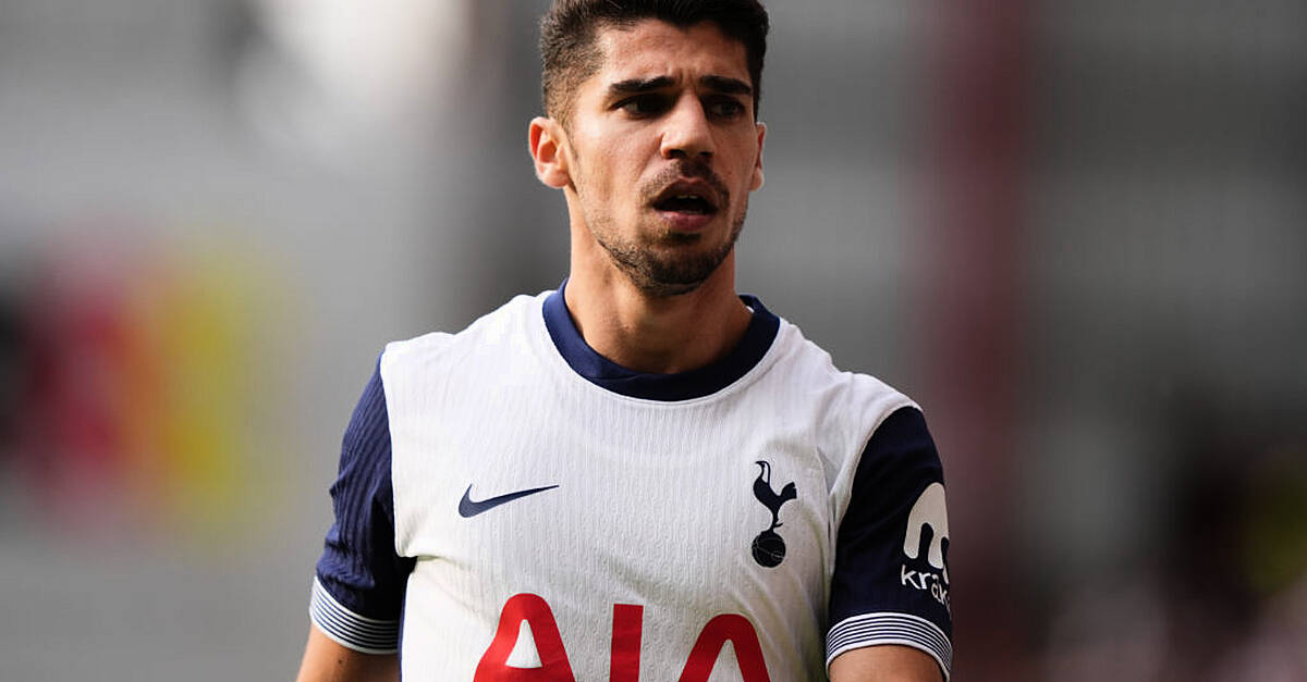 Tottenham remain in regular contact with winger Manor Solomon over