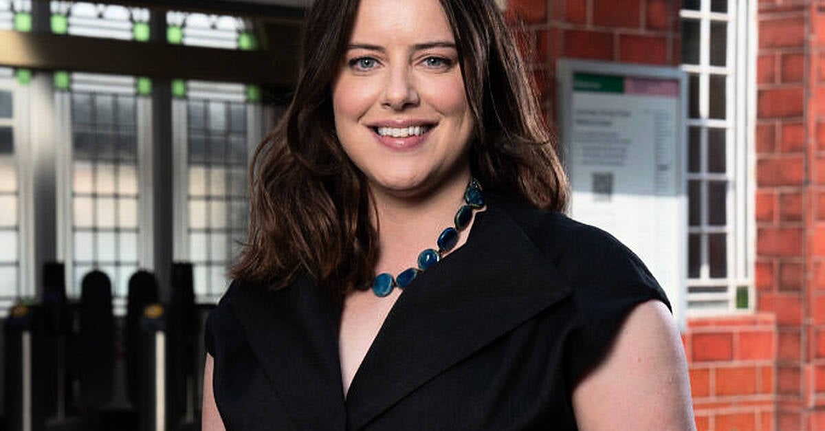 Actress Michelle Ryan is to return to EastEnders as Zoe