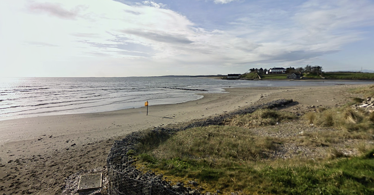 „Тъмният облак“ над общността, след като тийнейджърското момче умира от Meath Coast 