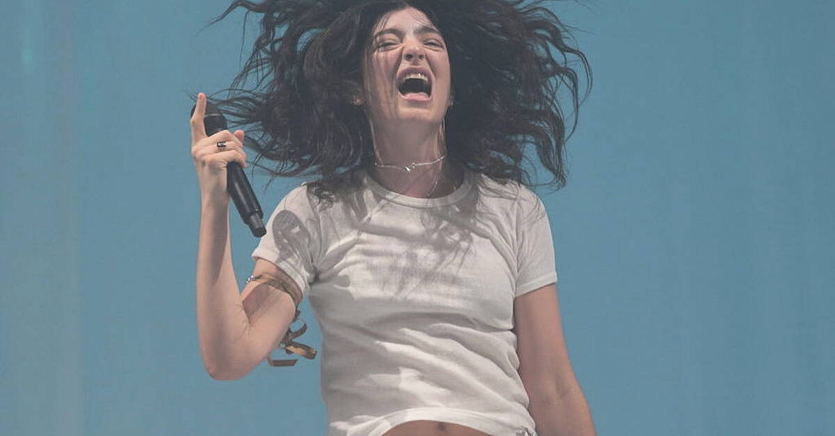 Lorde изпълнява нов албум Virgin изцяло в изненада на фестивалния комплект Glastonbury 
