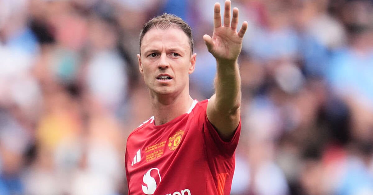 Jonny Evans announces retirement and takes up new Manchester United role