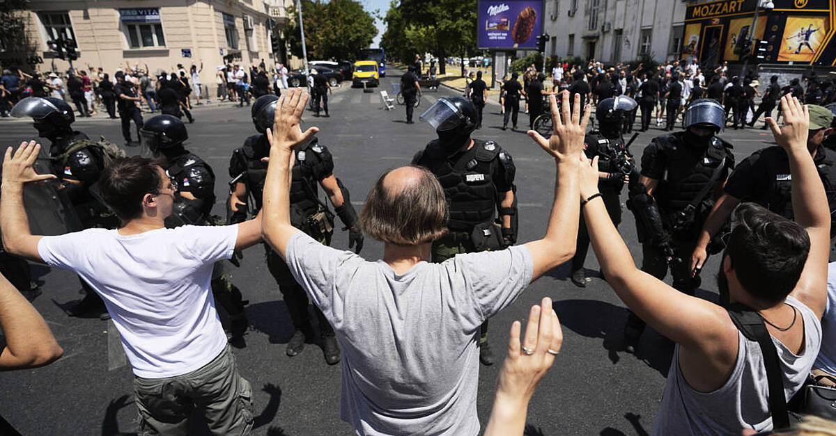 Serbian police remove barricades and make new arrests as protesters block roads