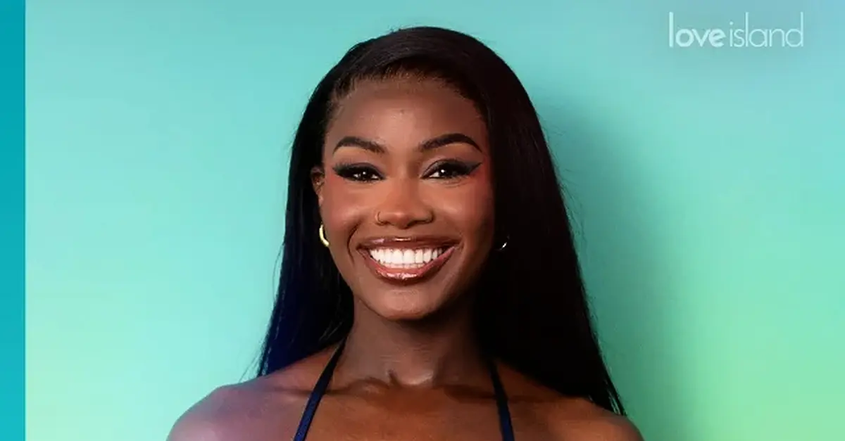 Dubliner (28) да влезе в Love Island Villa като най -новата `Bombshell` 