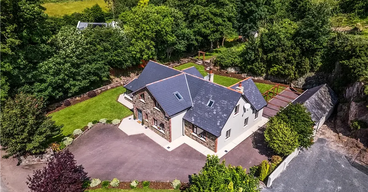 Научете Na Carraige: Просторен дом с пет легла със селски чар в Killeagh, East Cork 