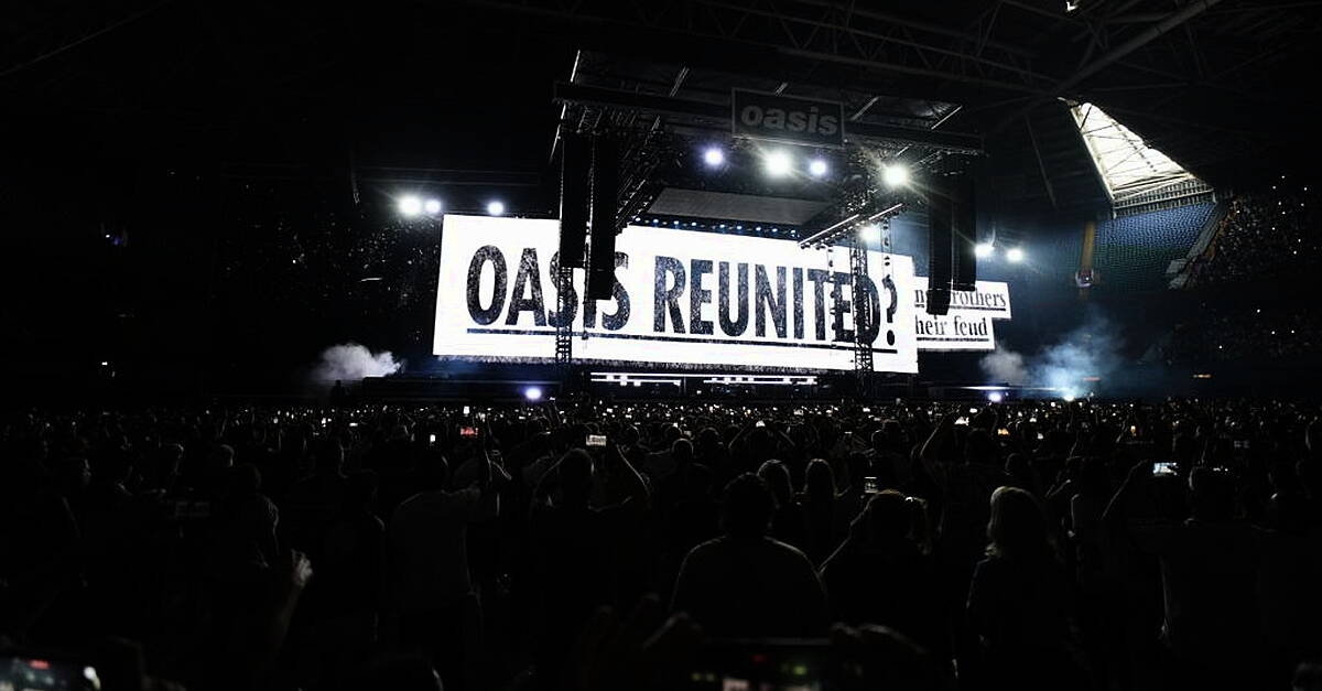 Oasis take to stage for first gig in 16 years to jumping crowd and flying cups