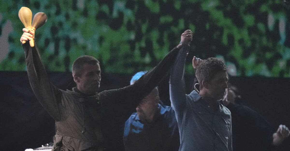 Oasis thank their fans as they close their first gig together in 16 years
