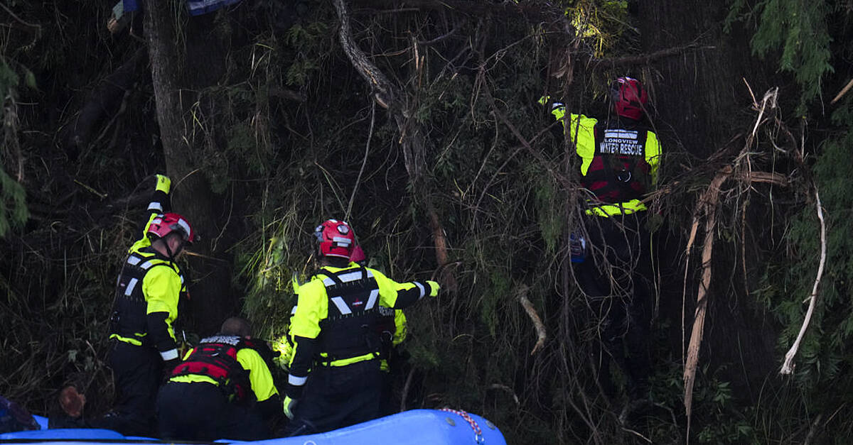 Risk of further floods in Texas as death toll rises to 82