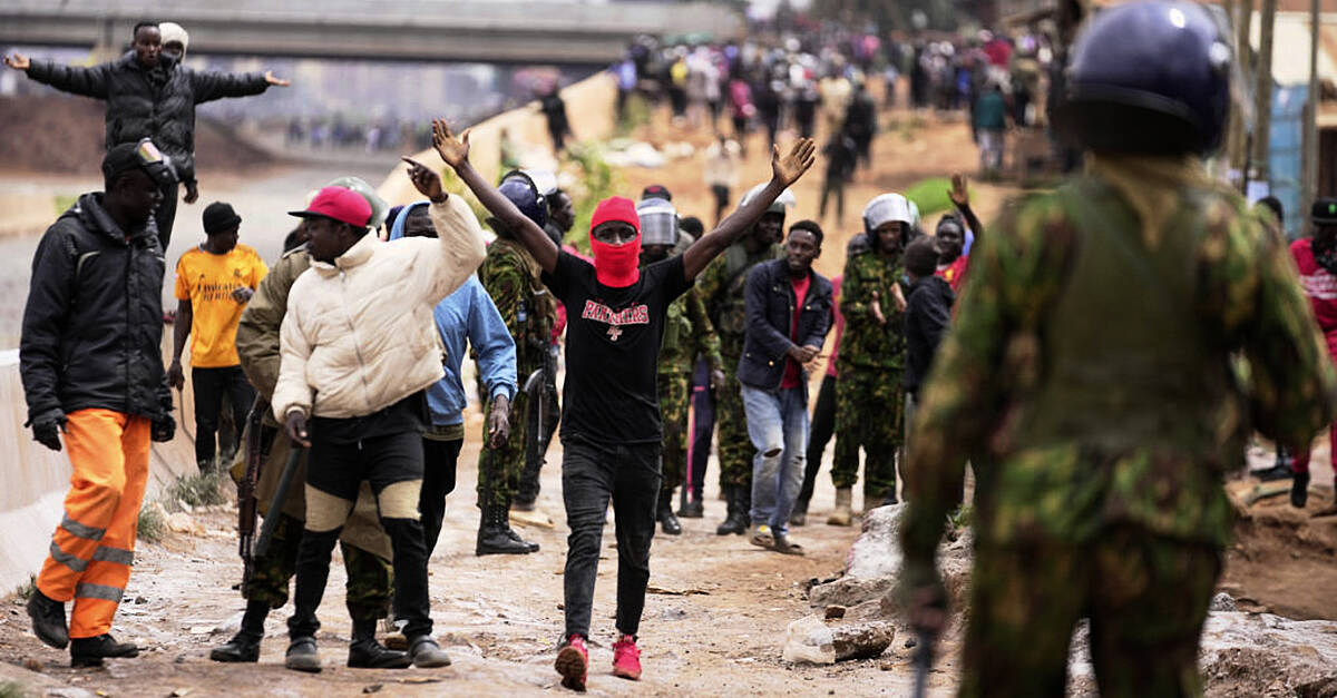 Kenyan police clash with demonstrators leaving 10 dead