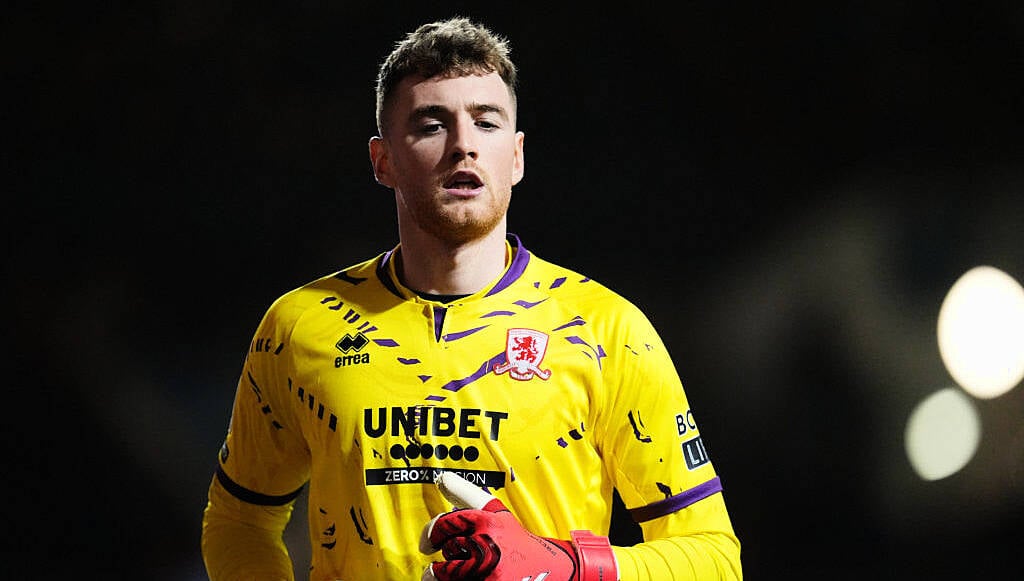 Everton sign Ireland keeper Mark Travers from Bournemouth