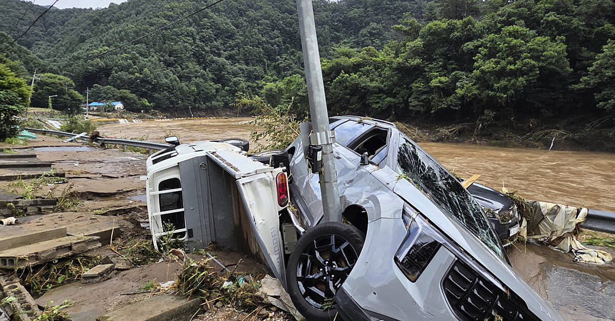 Fourteen dead and 12 missing after torrential rain in South Korea