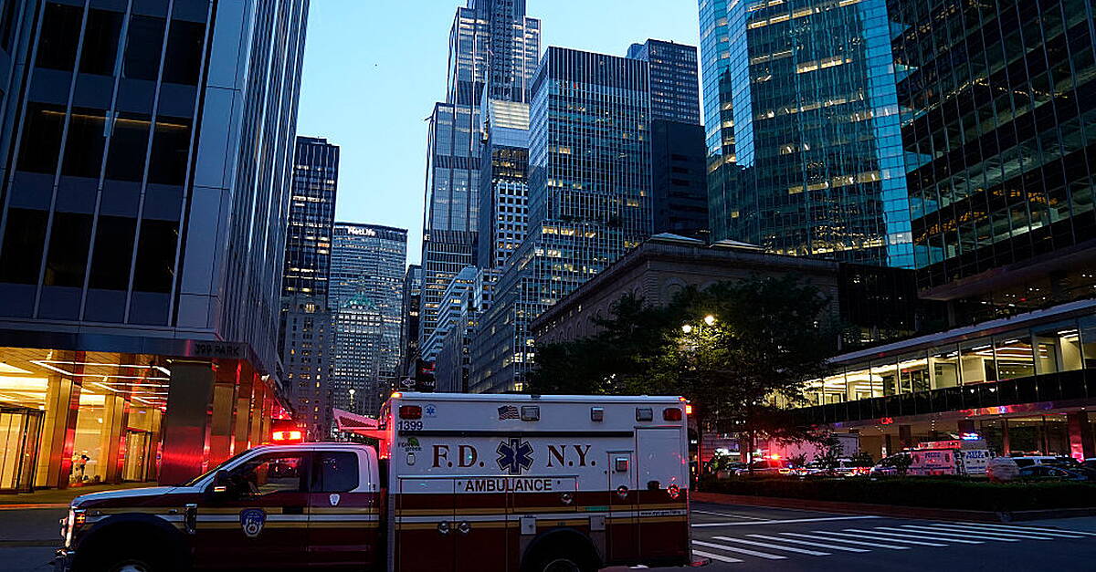 Mass shooting at New York skyscraper leaves five dead, including gunman