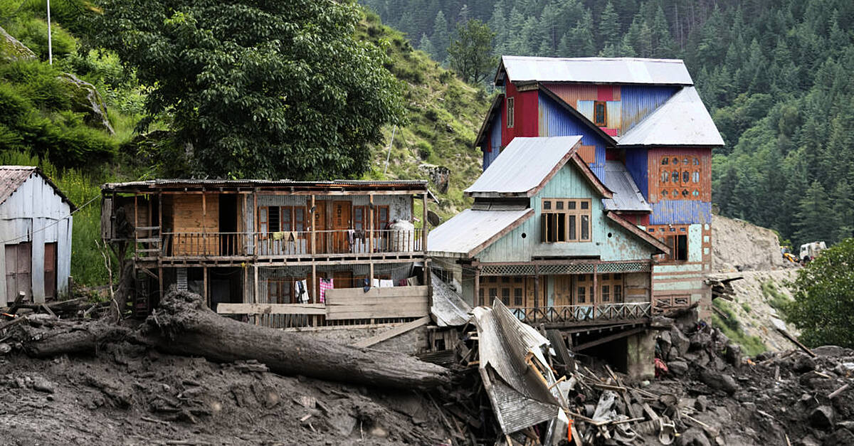 Flash floods triggered by torrential rains kill 176 in India and Pakistan