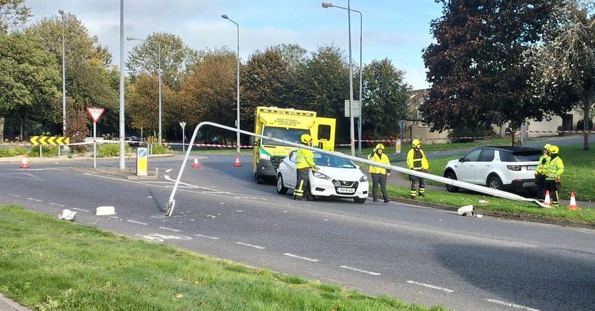 Motorists makes lucky escape when unoccupied Range Rover smashes into pole