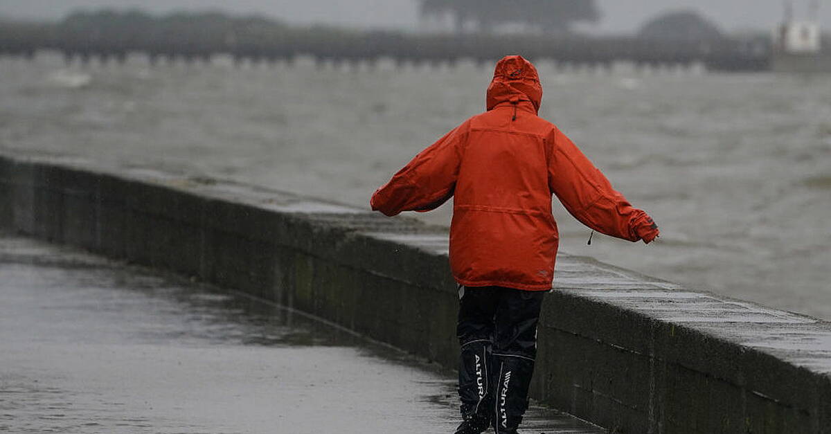 Met Éireann issues orange and yellow rain warnings