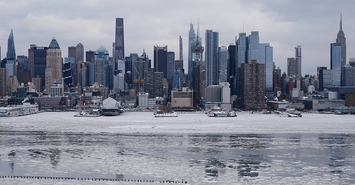 US braces for more freezing cold as winter storm leaves at least 28 dead