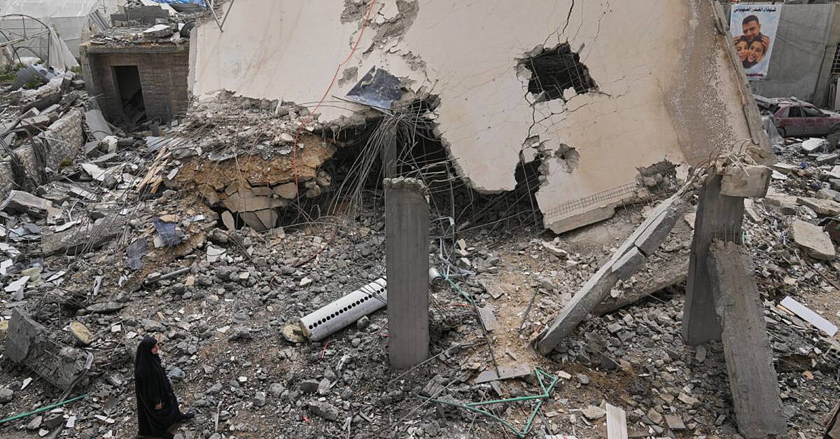 US F-15E Fighter Jet Shot Down Over Iran; One Crew Member Rescued, Search Continues for Second