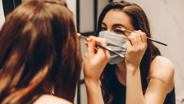 There’s A New Trend For Matching Your Mask To Your Eye Make-Up