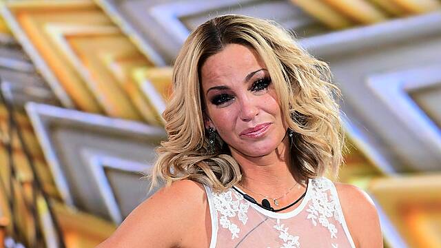 Girls Aloud Star Sarah Harding Reveals Breast Cancer Diagnosis